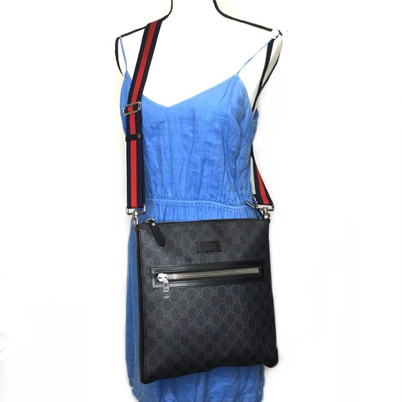 Gucci authentic unisex black crossbody bag - Picture 2 of 16